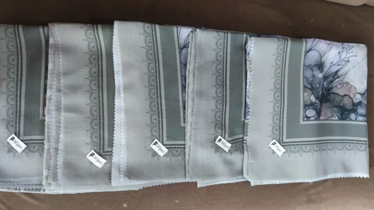 Hijab Segi Empat Motif Border Abu Sage Elegan – Jilbab Premium Simple & Adem