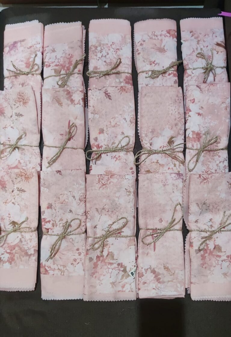 Hijab Segi Empat Motif Floral Pink Pastel Elegan – Jilbab Premium Lembut & Adem